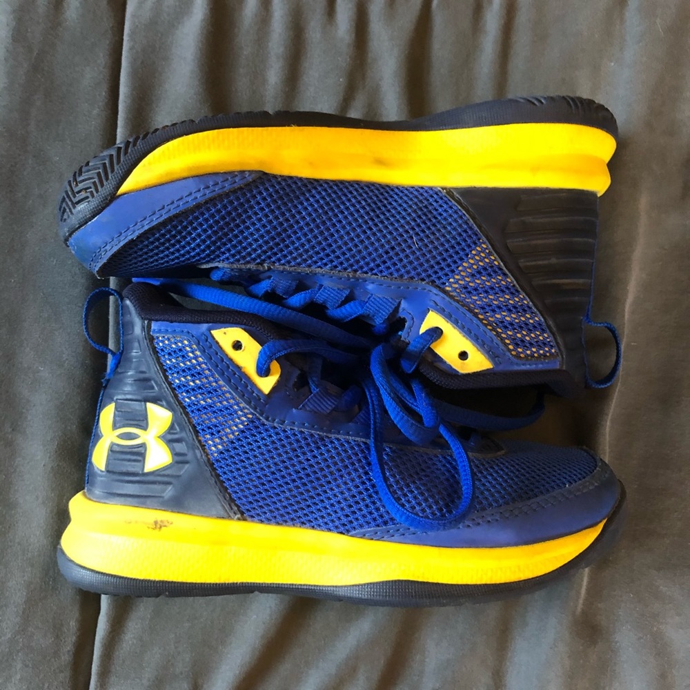 Kids high-top sneaks